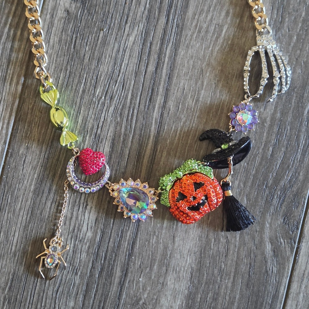 Betsey Johnson Halloween Charm Link Necklace Spooky Kitsch Pumpkin Spider Witch - Picture 6 of 6